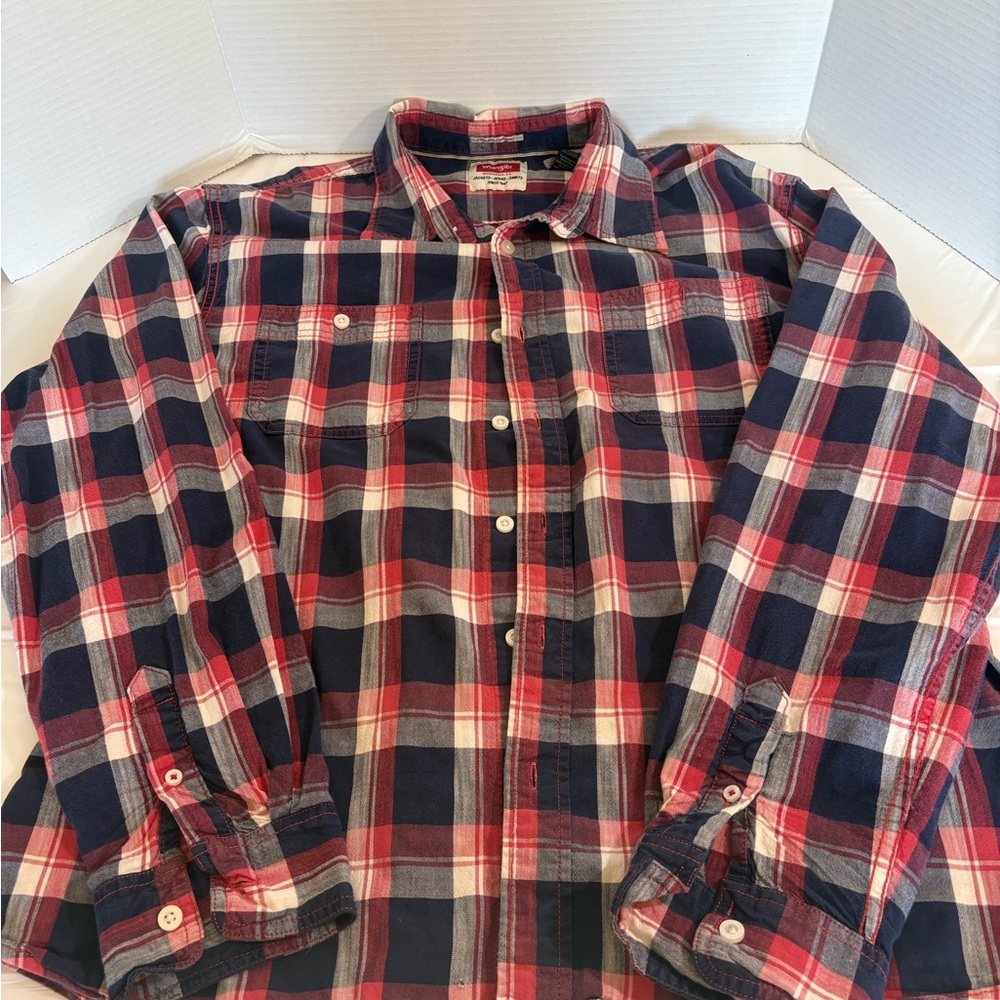 Wrangler Men’s Red and Blue Plaid Shirt